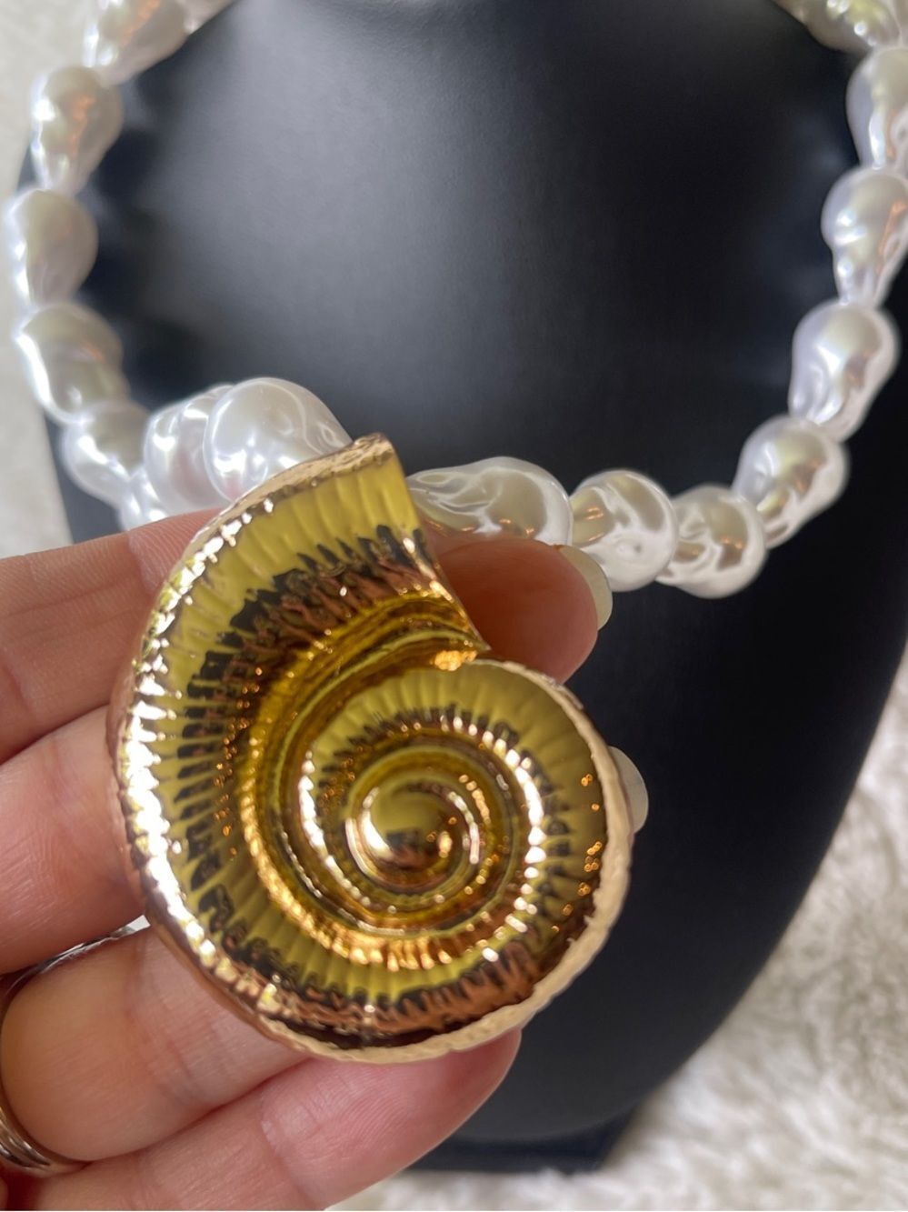 House of Harlow 1960 White Baroque Pearl Necklace w/ Gold Shell Pendant 20” + 3” - Picture 6 of 10